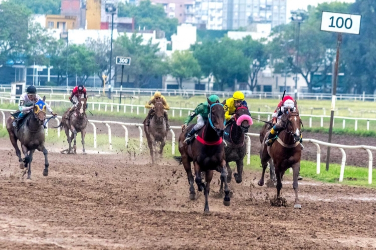 La primera reunión del año mostró a un jockey demoledor